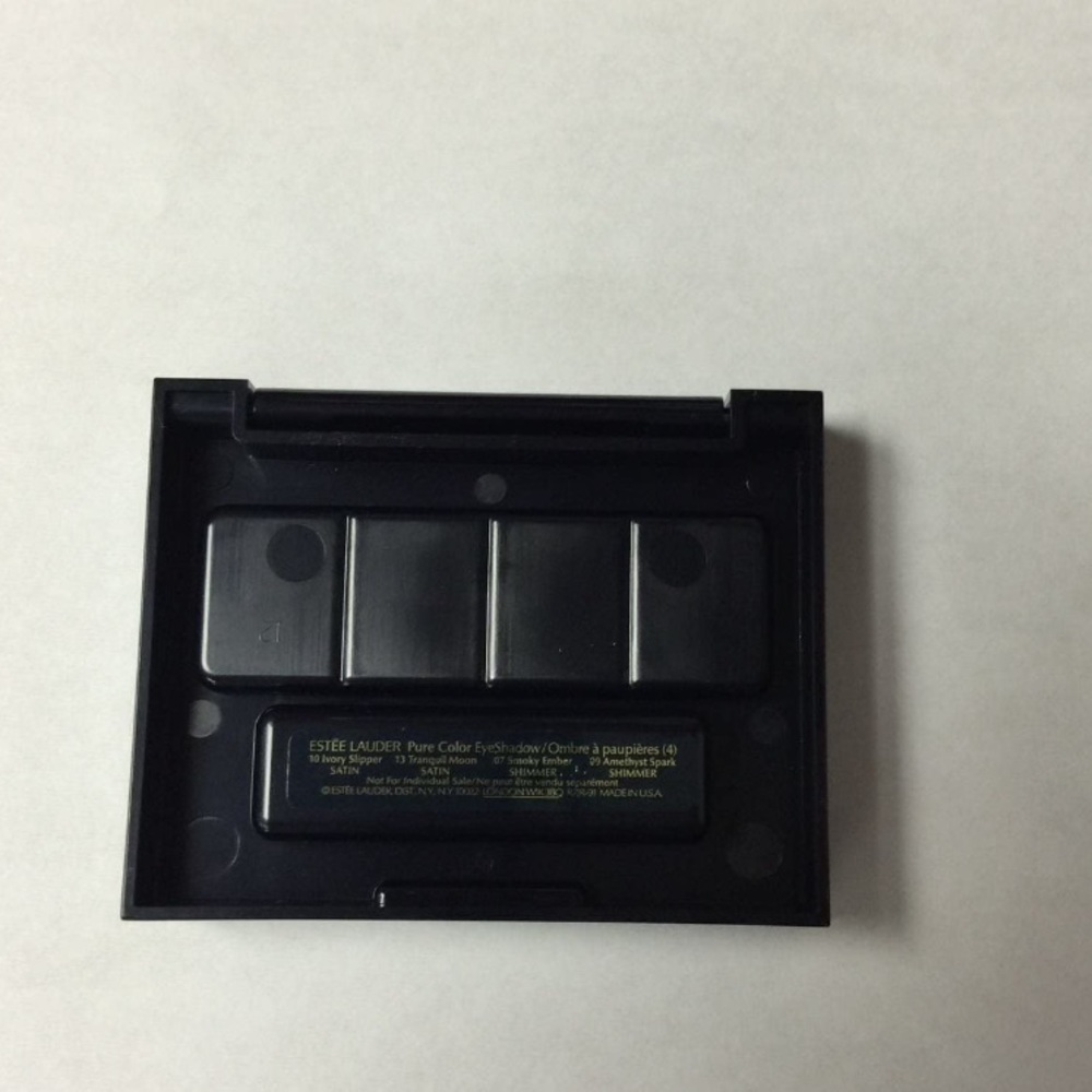 Estée Lauder// quad shadow - Picture 2 of 2